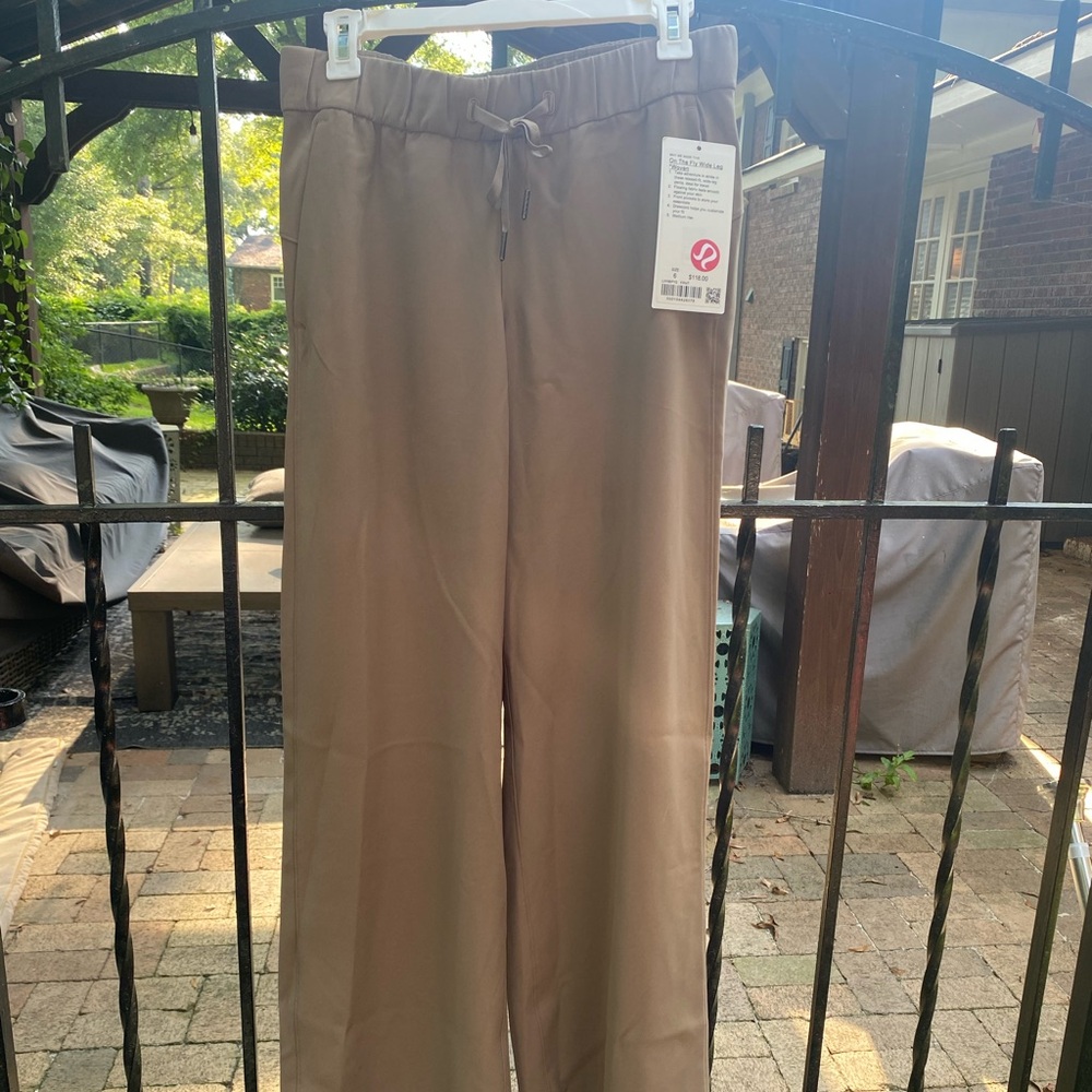 Lululemon wide leg pant, size 6,  NWT